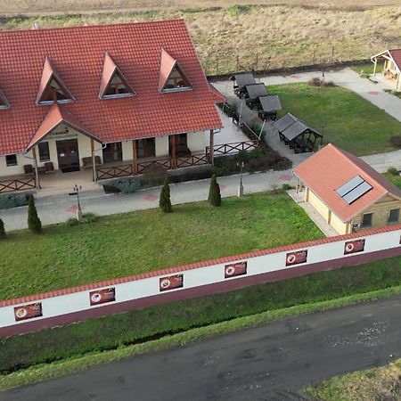 Tuzseri Palinka Tanya Exteriör bild
