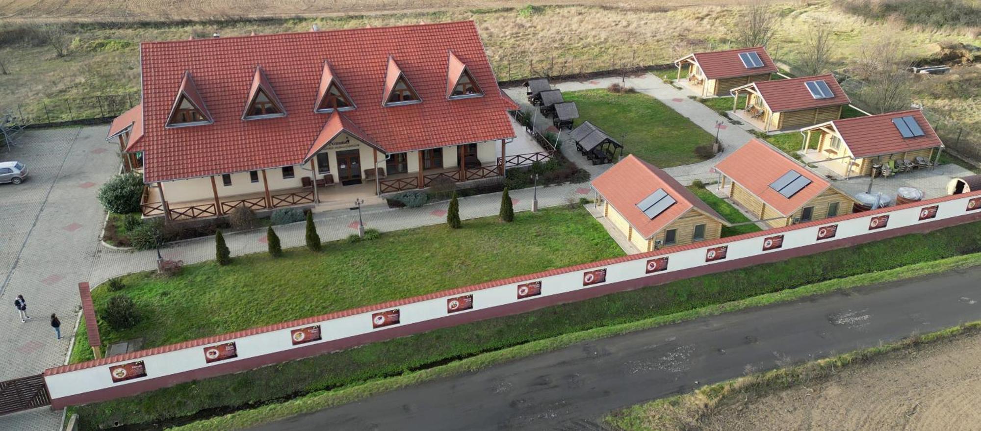 Tuzseri Palinka Tanya Exteriör bild