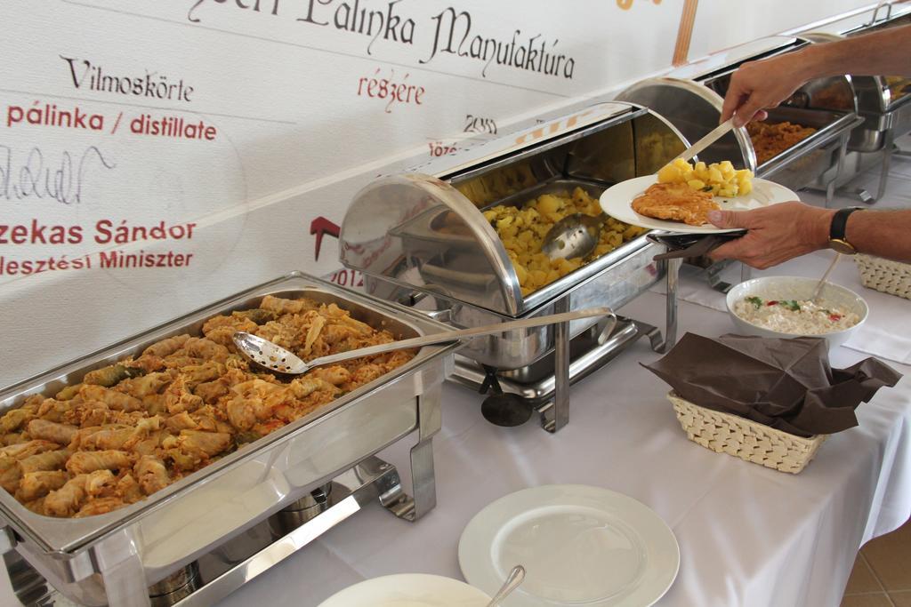 Tuzseri Palinka Tanya Exteriör bild