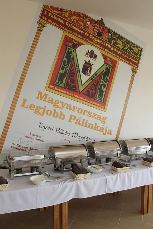 Tuzseri Palinka Tanya Exteriör bild