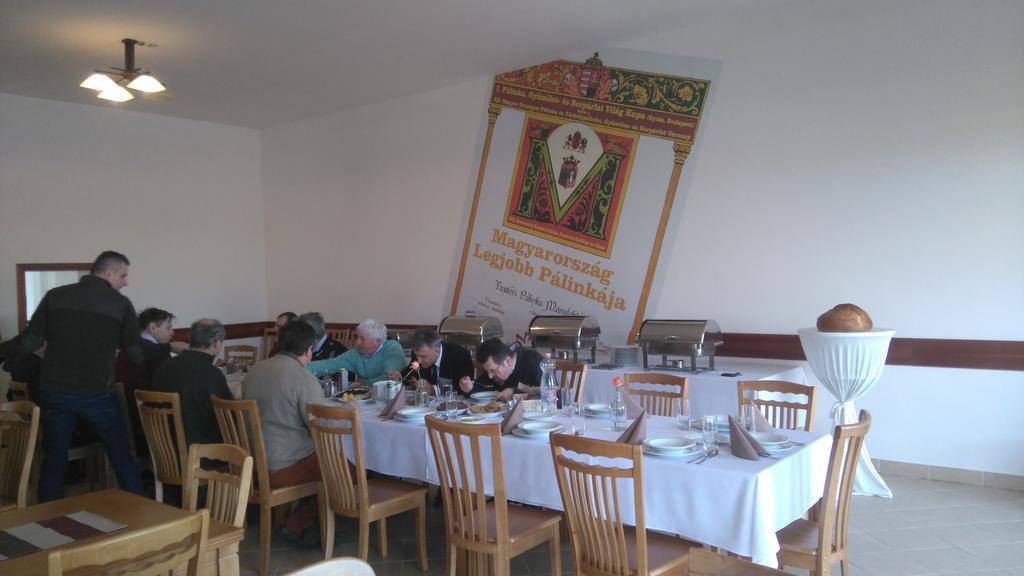 Tuzseri Palinka Tanya Exteriör bild
